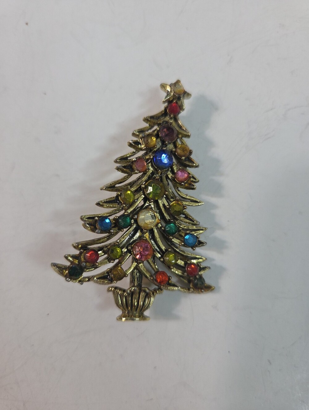 vtg hollycraft gold tone colorful rhinestone christmas tree brooch